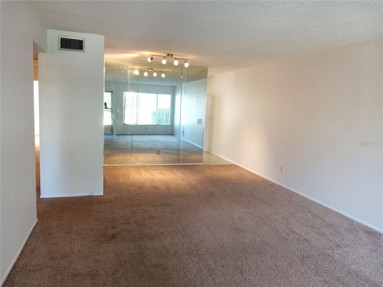 2427 Rhodesian Dr #11 - Photo 4 of 44