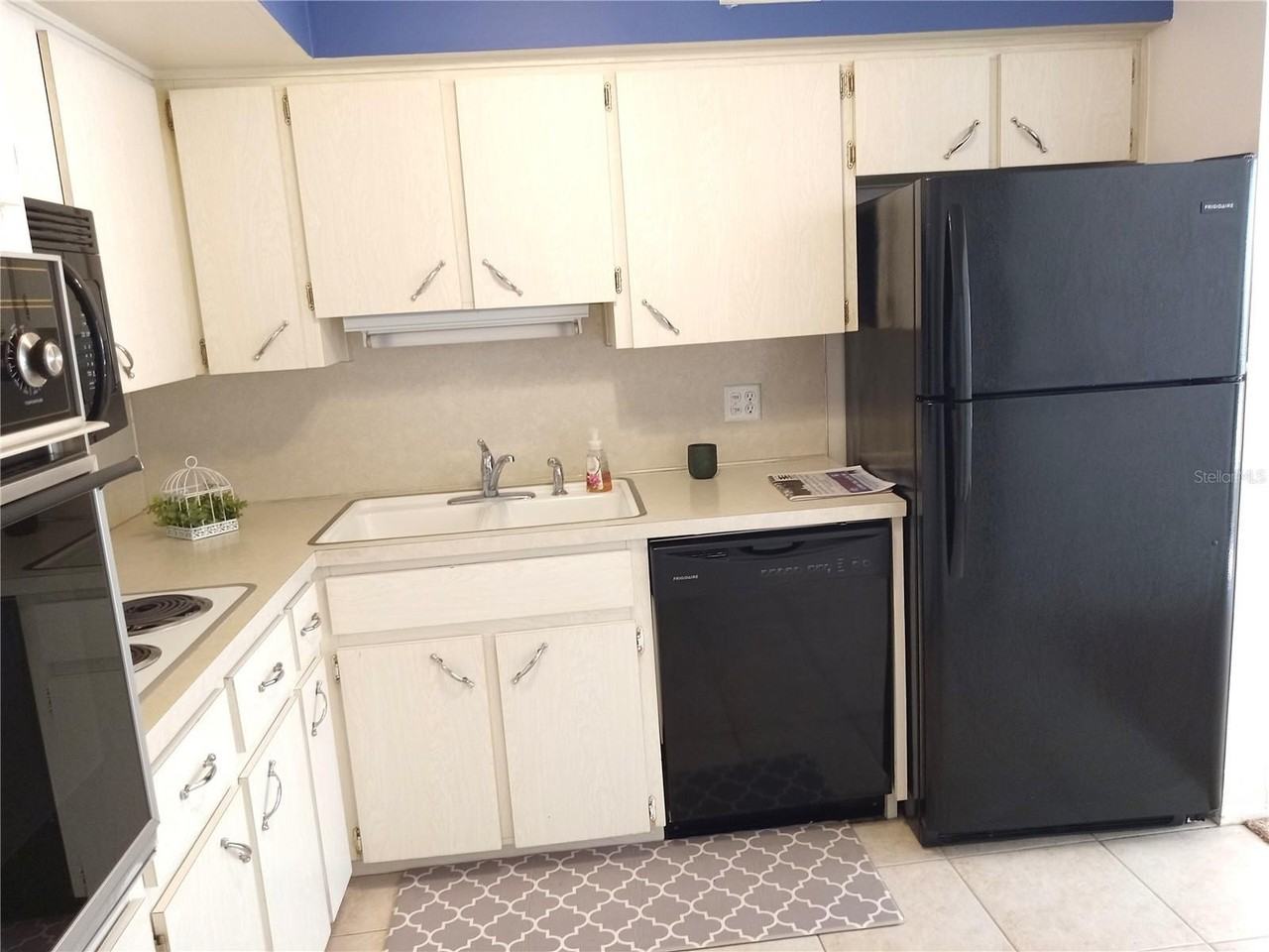 2427 Rhodesian Dr #11 - Photo 6 of 44