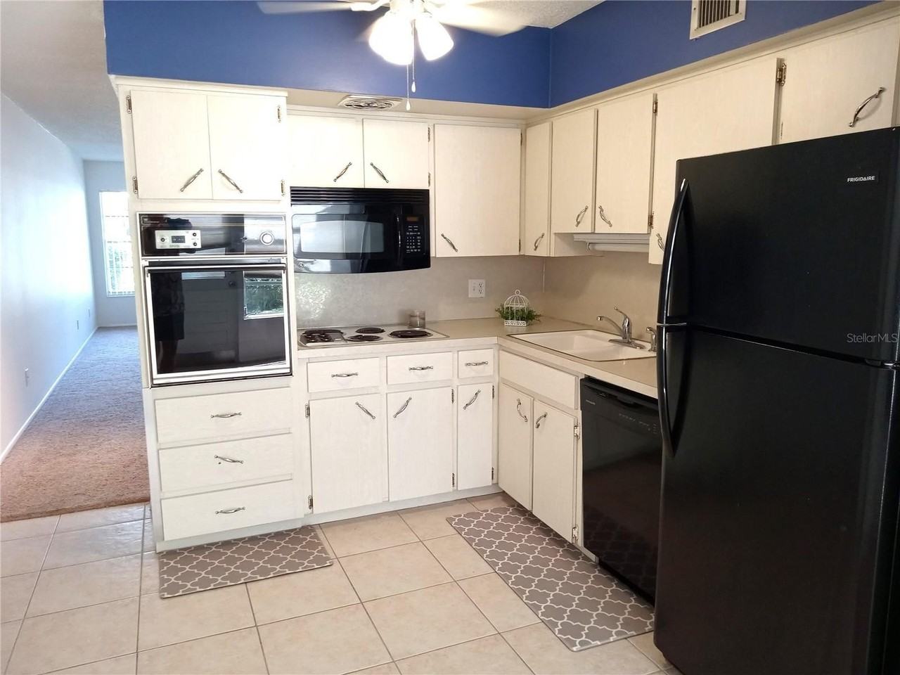 2427 Rhodesian Dr #11 - Photo 7 of 44