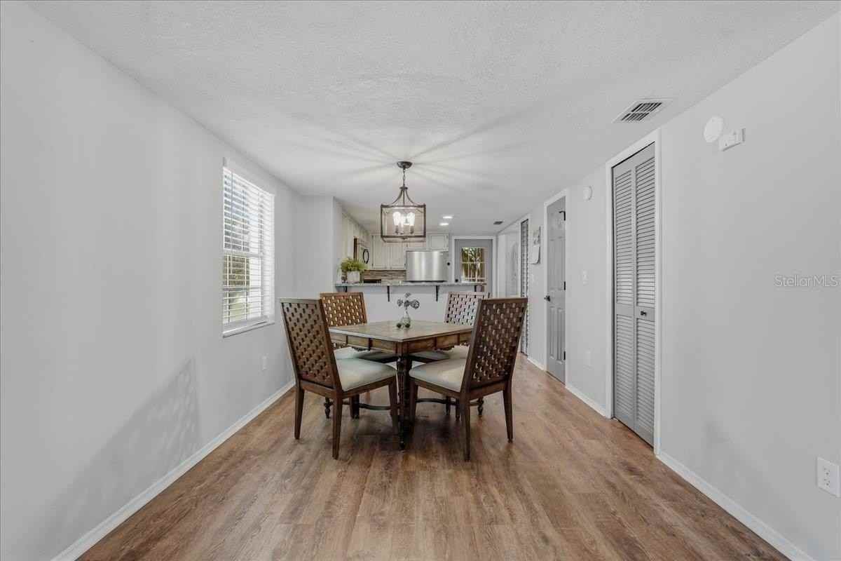 2120 Fletchers Point Cir - Photo 5 of 29