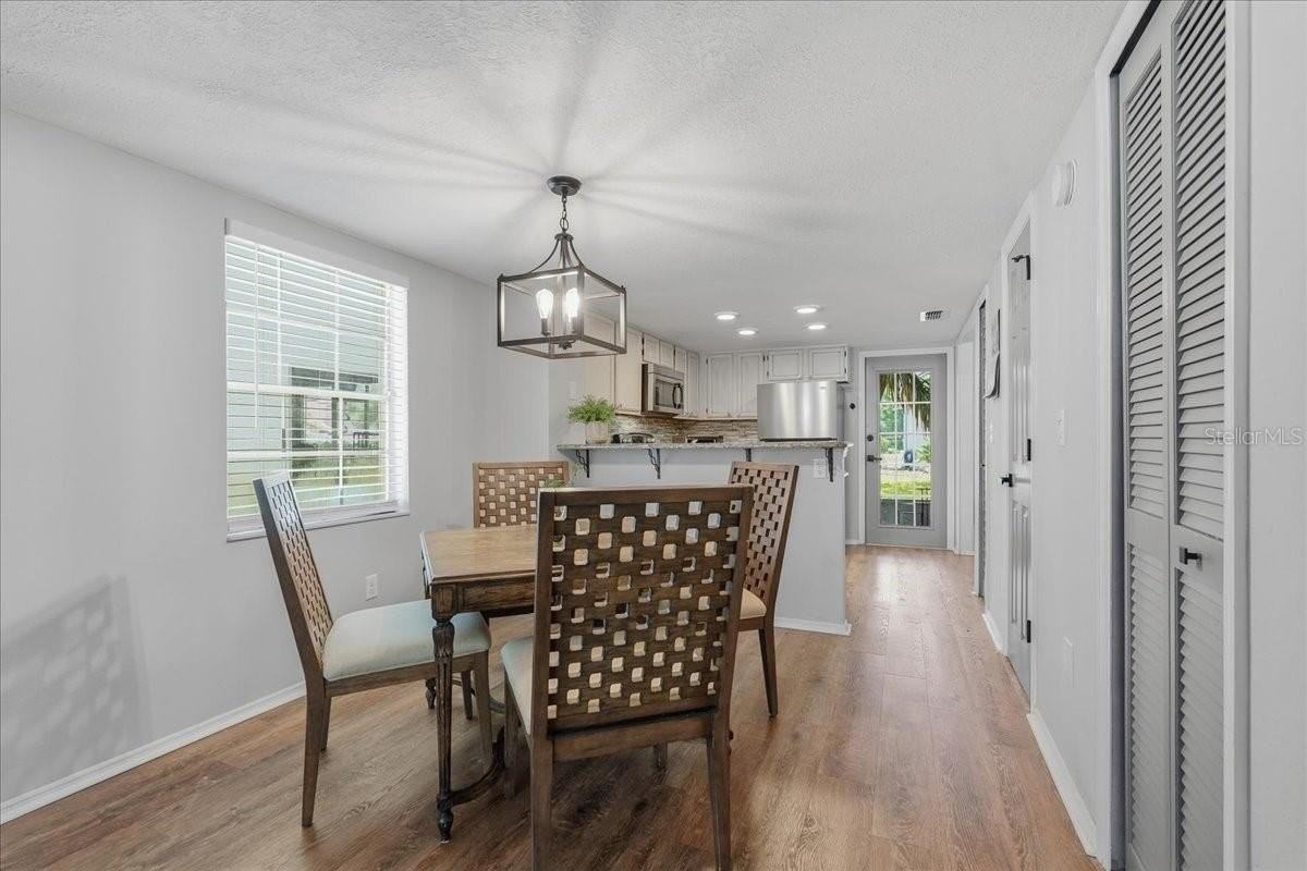 2120 Fletchers Point Cir - Photo 6 of 29