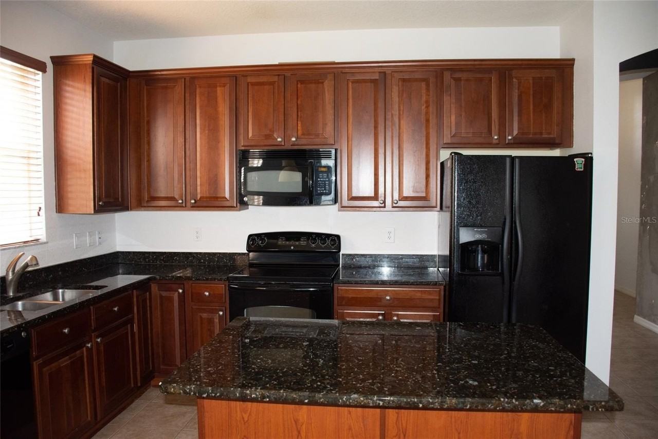 2504 Ladoga Dr - Photo 5 of 29