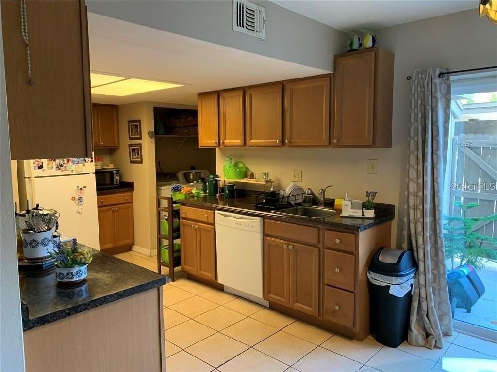 913 Buck Ct - Photo 5 of 12