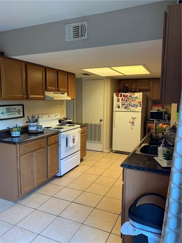 913 Buck Ct - Photo 7 of 12