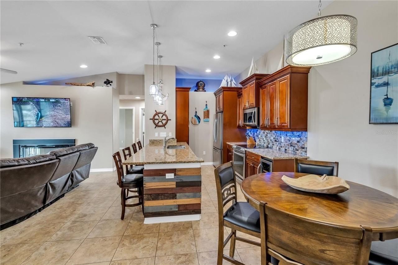 6420 Banyan Blvd #303 - Photo 2 of 40