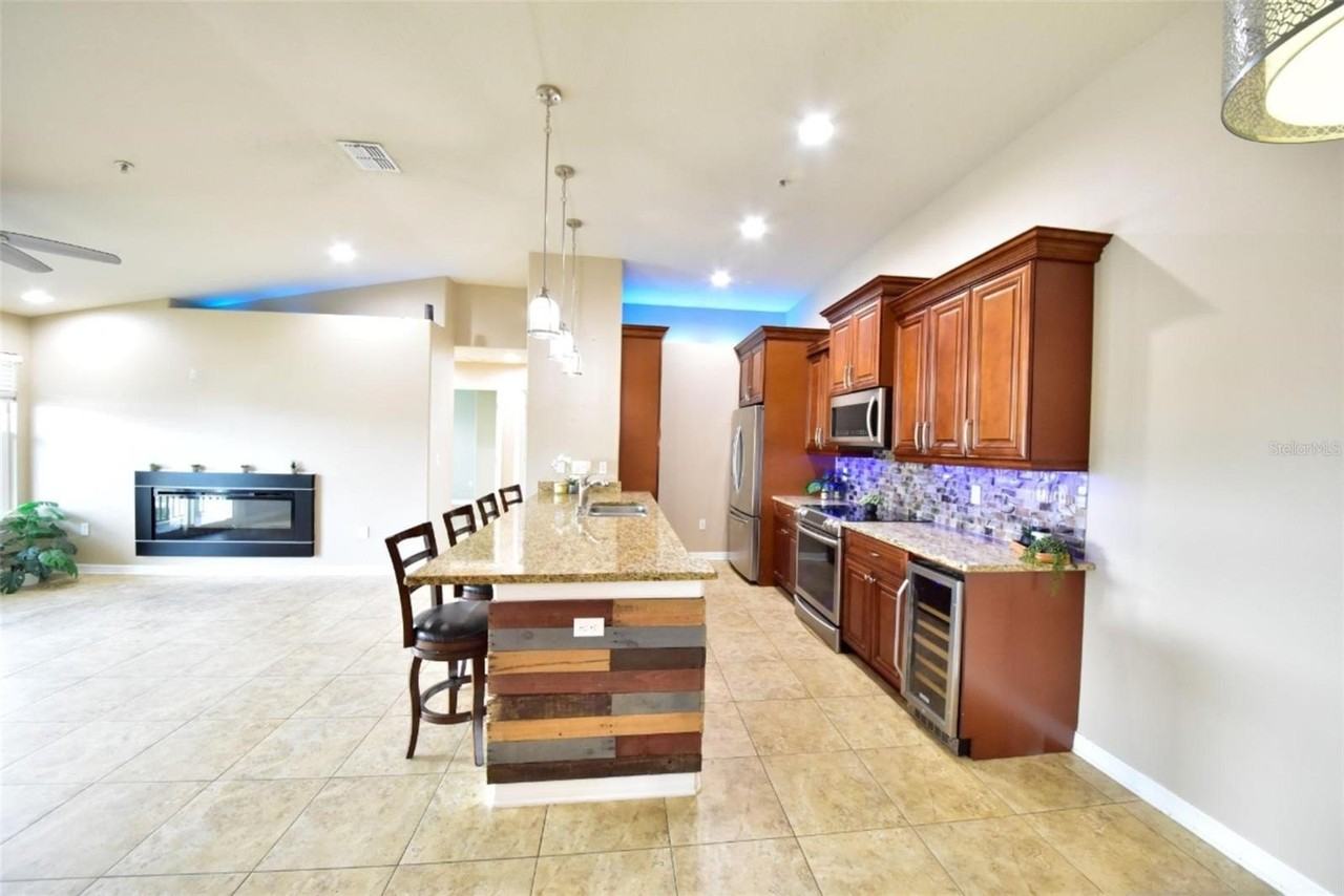 6420 Banyan Blvd #303 - Photo 3 of 40