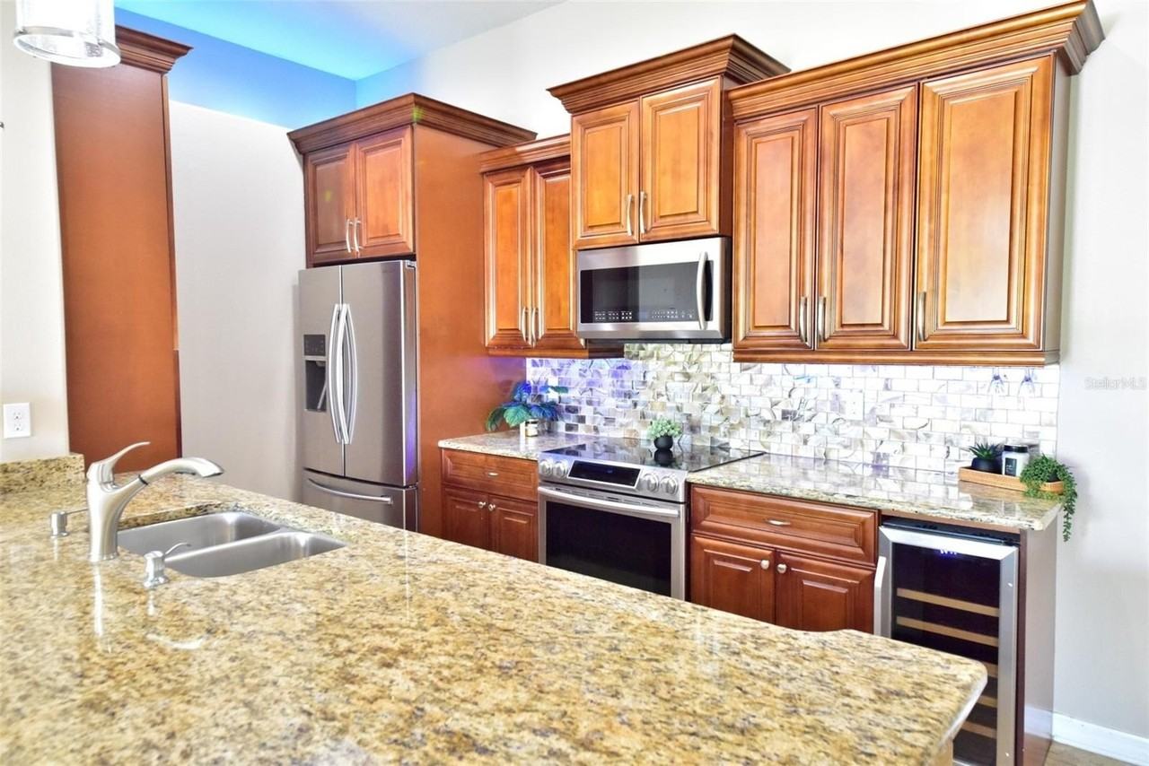 6420 Banyan Blvd #303 - Photo 5 of 40