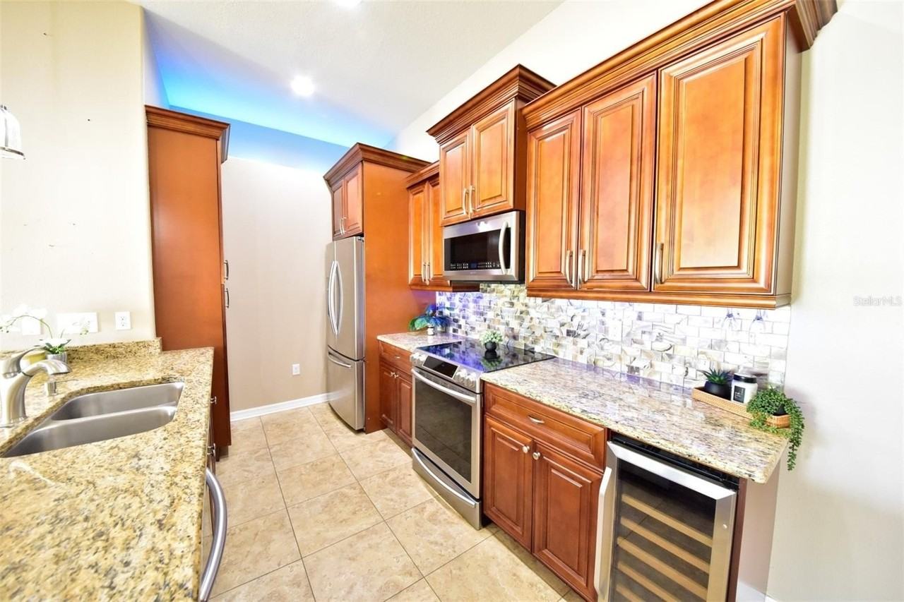 6420 Banyan Blvd #303 - Photo 6 of 40