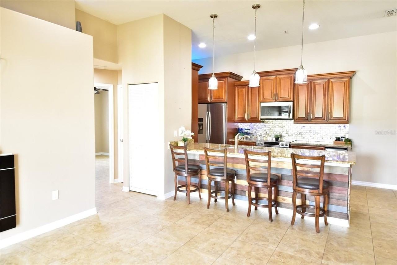 6420 Banyan Blvd #303 - Photo 7 of 40