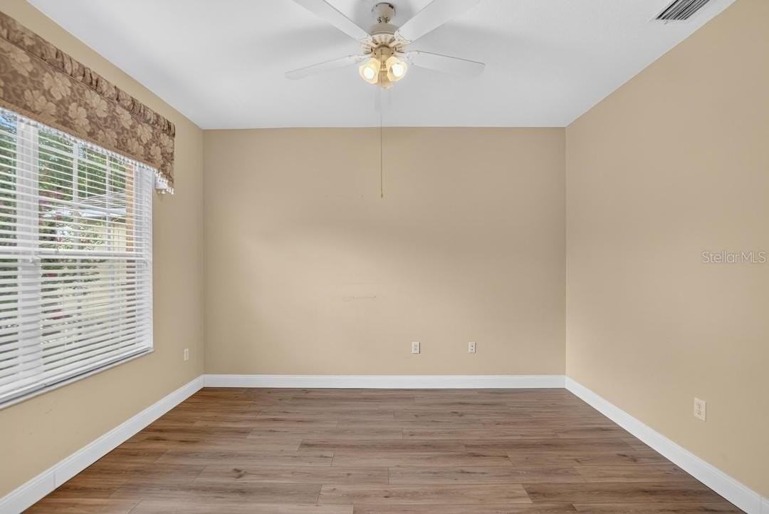 5605 Hawklake Rd - Photo 7 of 40