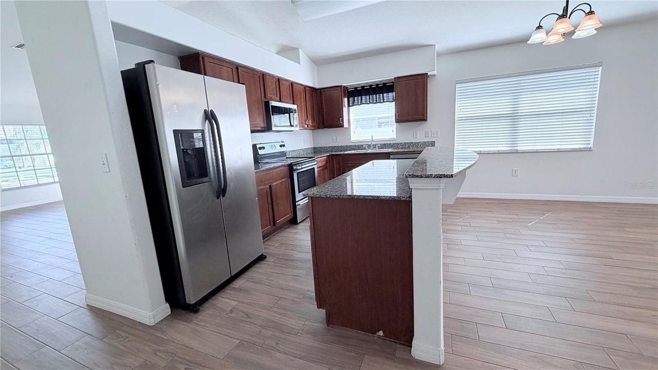 31205 Bridgegate Dr - Photo 5 of 37