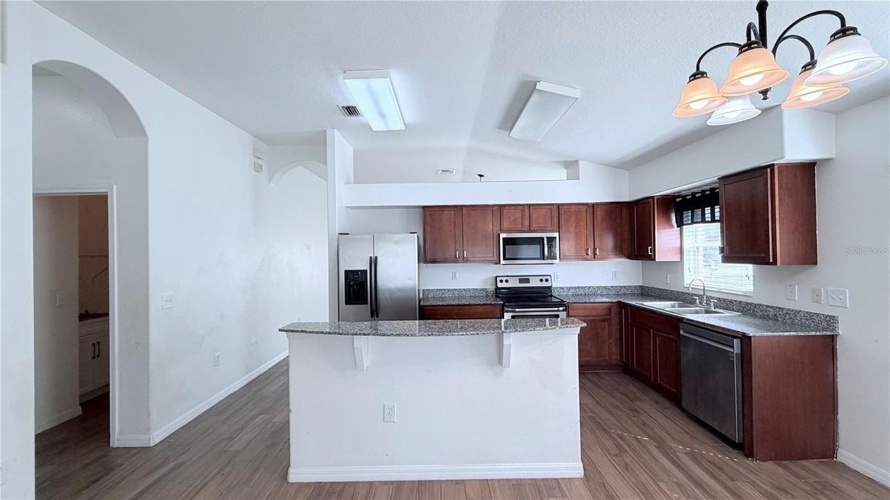 31205 Bridgegate Dr - Photo 6 of 37