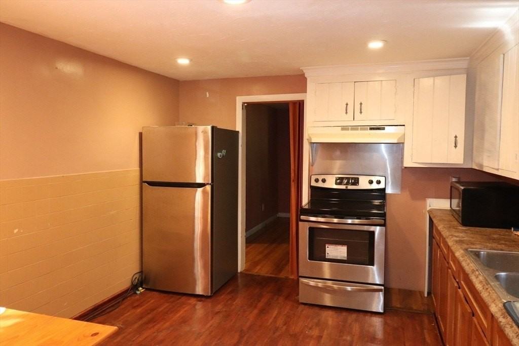 845 Stafford - Photo 2 of 11