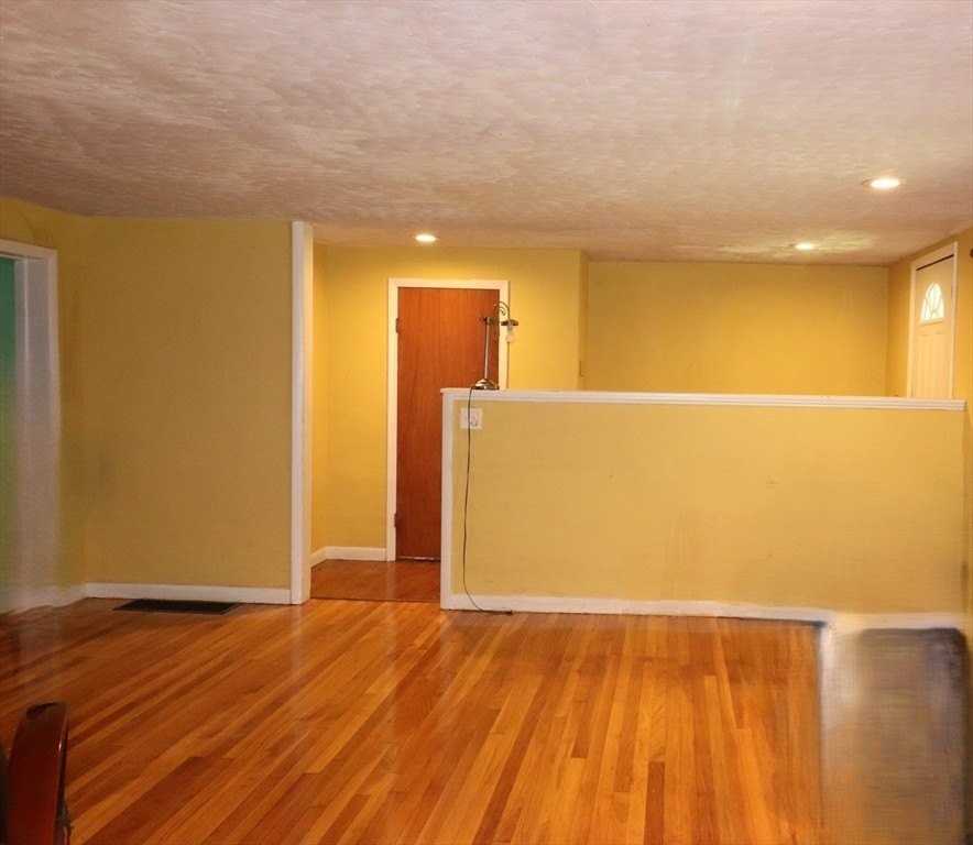 845 Stafford - Photo 4 of 11