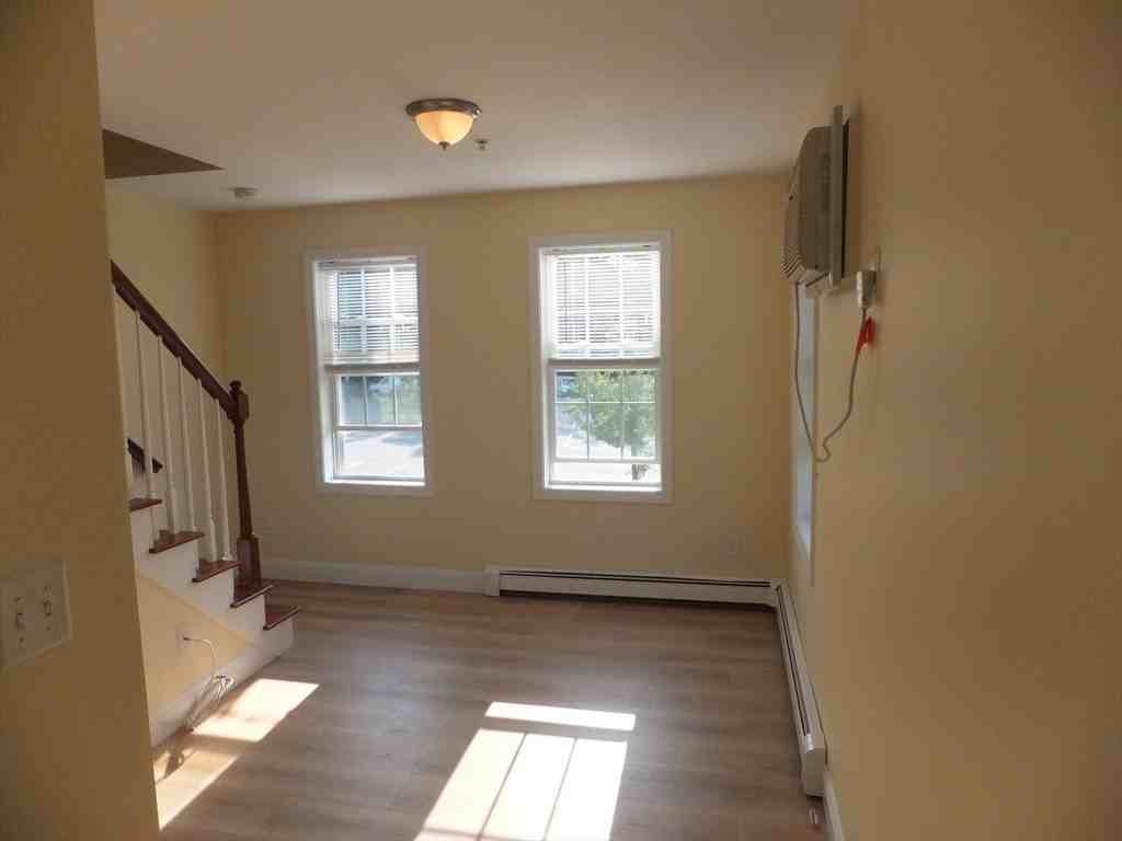 1581 Commercial St #5 - Photo 5 of 21