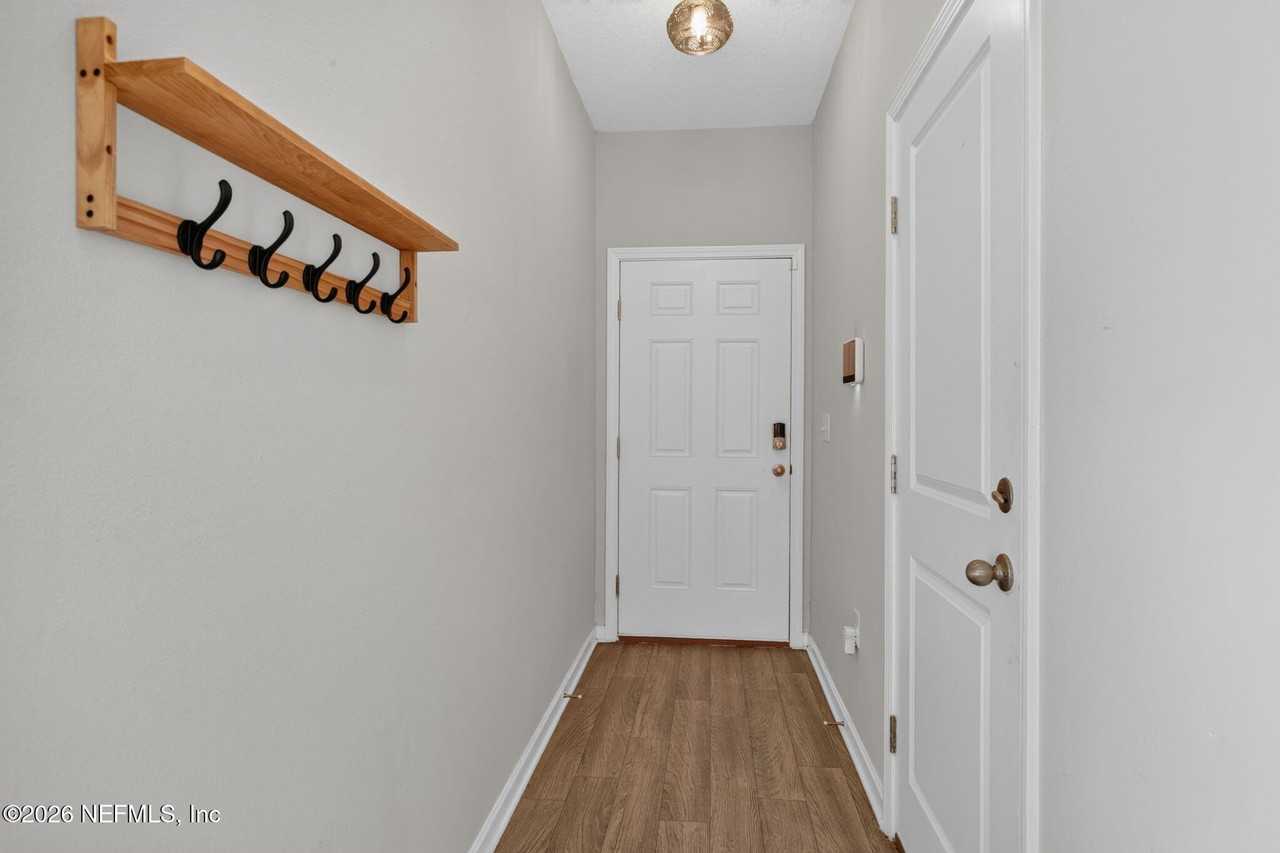 8069 Cheryl Ann Ln - Photo 5 of 41