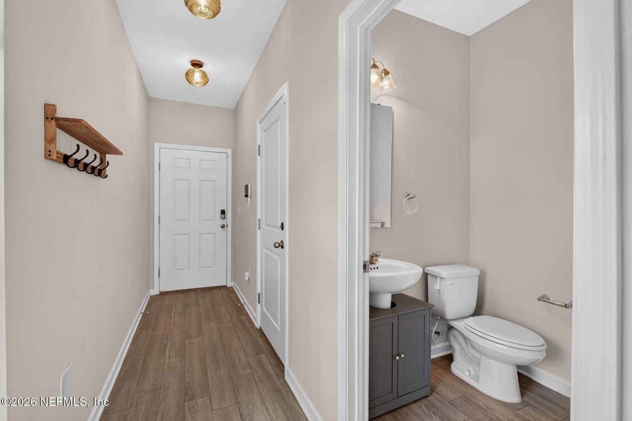 8069 Cheryl Ann Ln - Photo 6 of 41
