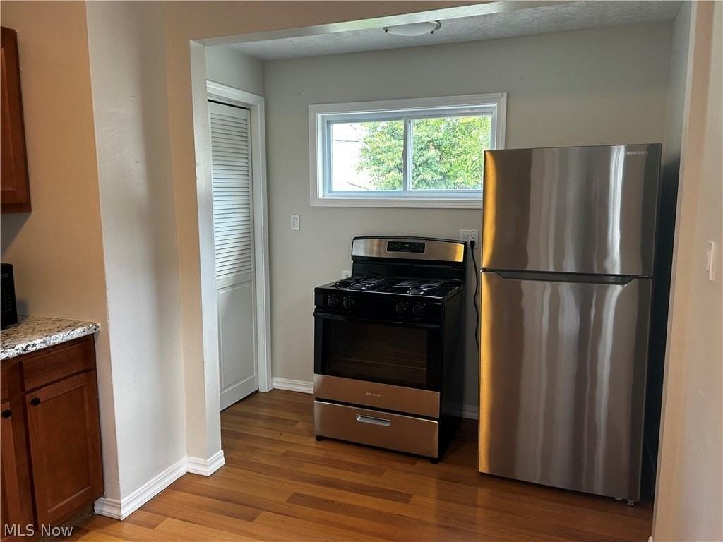 3383 W 128th St - Photo 4 of 28
