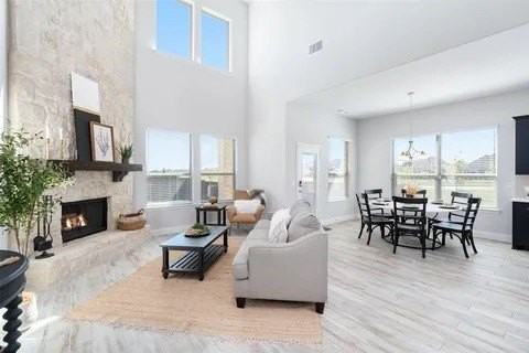 5500 Breezy Dr - Photo 4 of 35