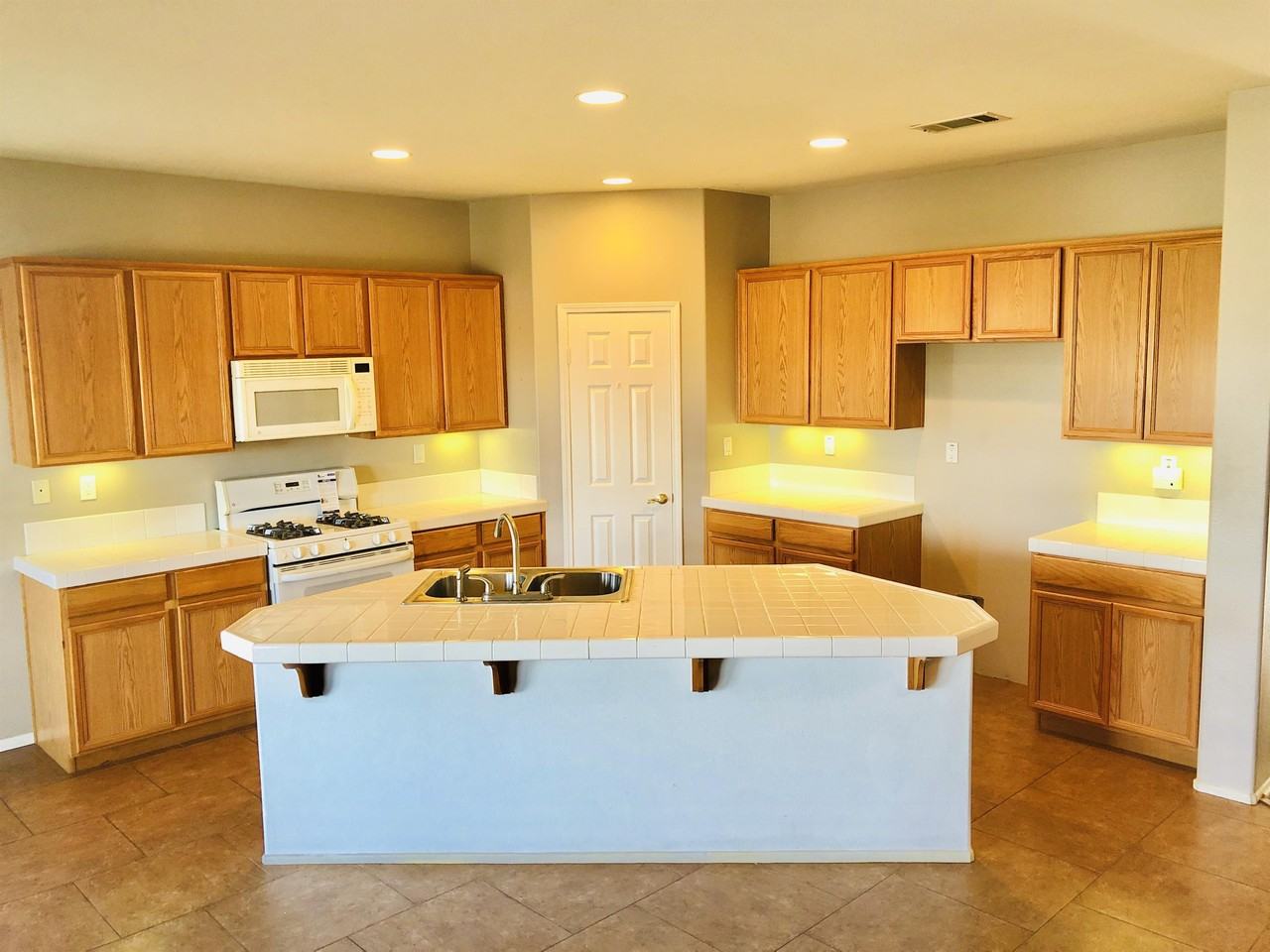 27540 Canterbury St #1 - Photo 7 of 34