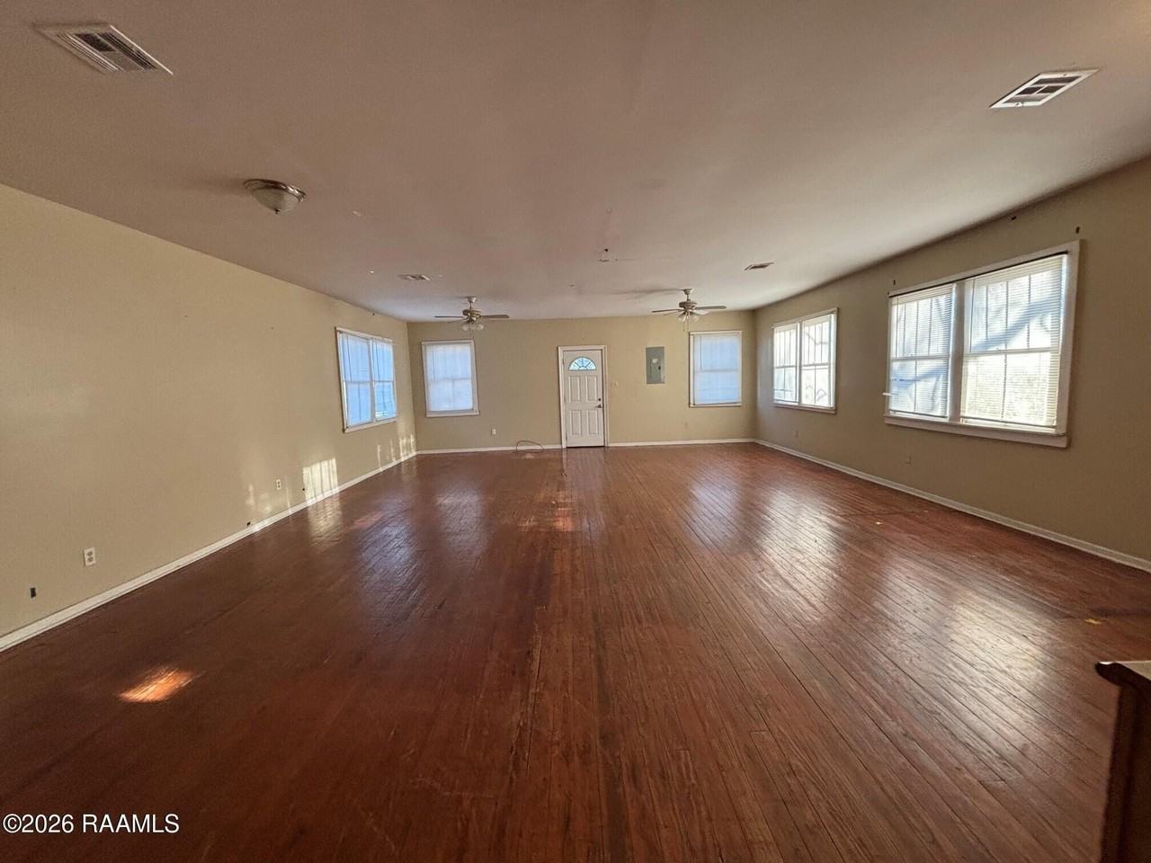 304 Carmel Dr - Photo 4 of 10