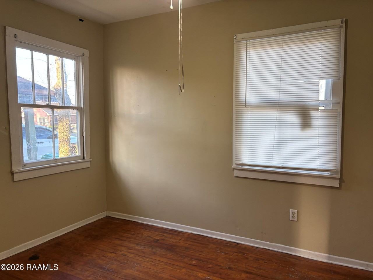 304 Carmel Dr - Photo 5 of 10
