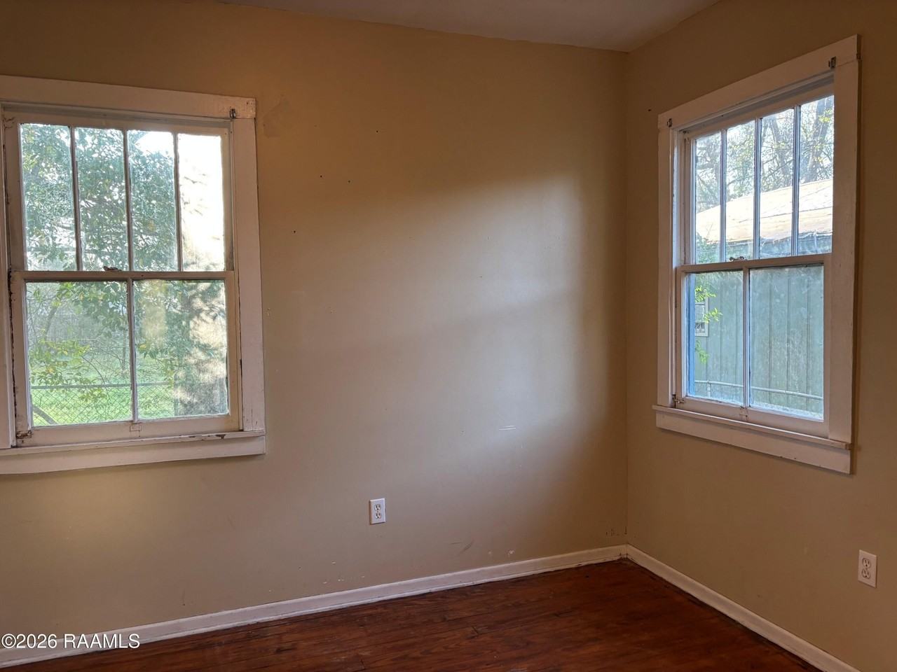 304 Carmel Dr - Photo 6 of 10