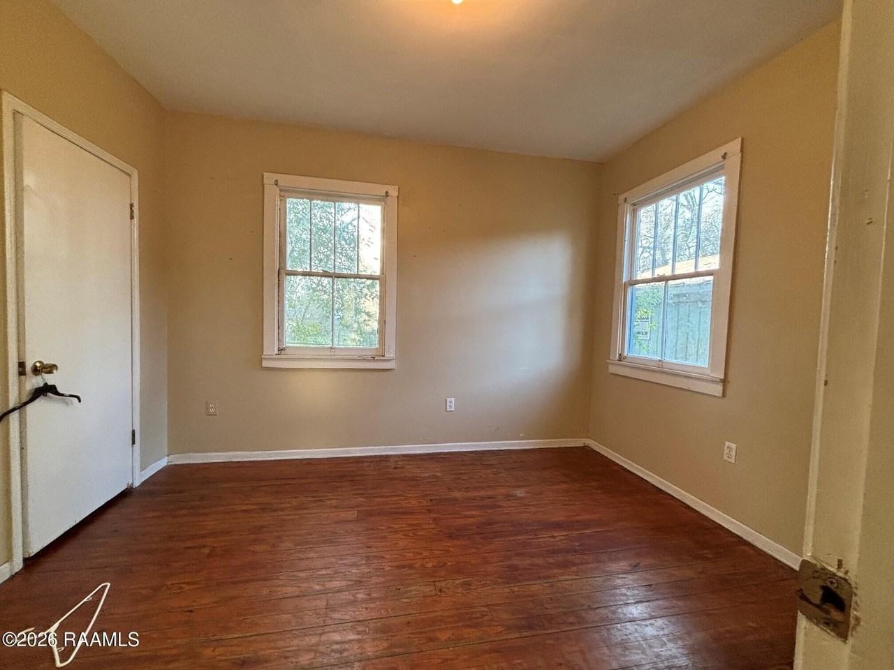 304 Carmel Dr - Photo 7 of 10