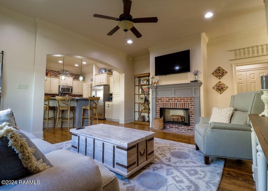 228 Crenshaw Dr - Photo 3 of 22