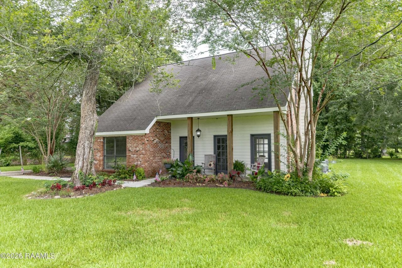308 Burdin Rd - Photo 4 of 31