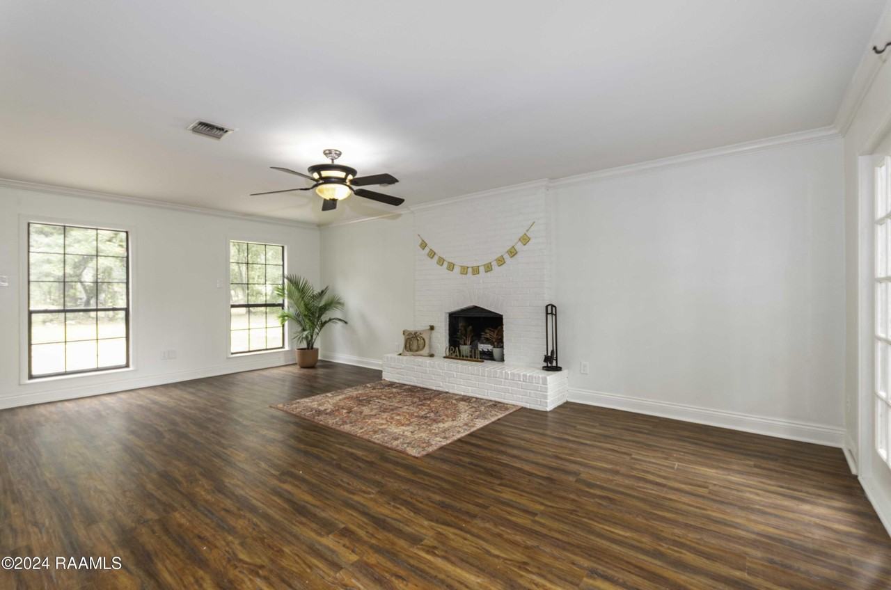 308 Burdin Rd - Photo 6 of 31