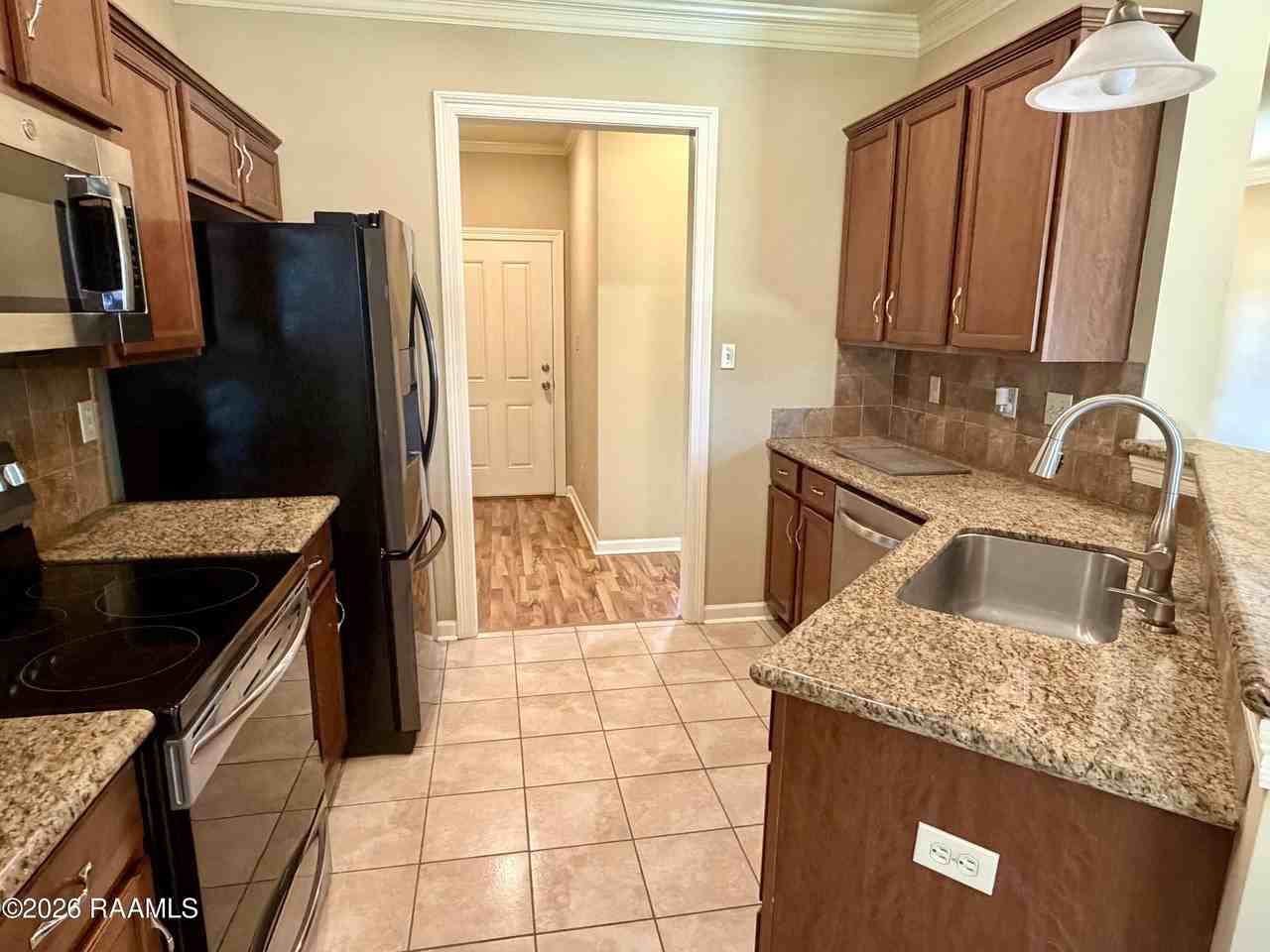 212 Chevalier Blvd - Photo 4 of 17