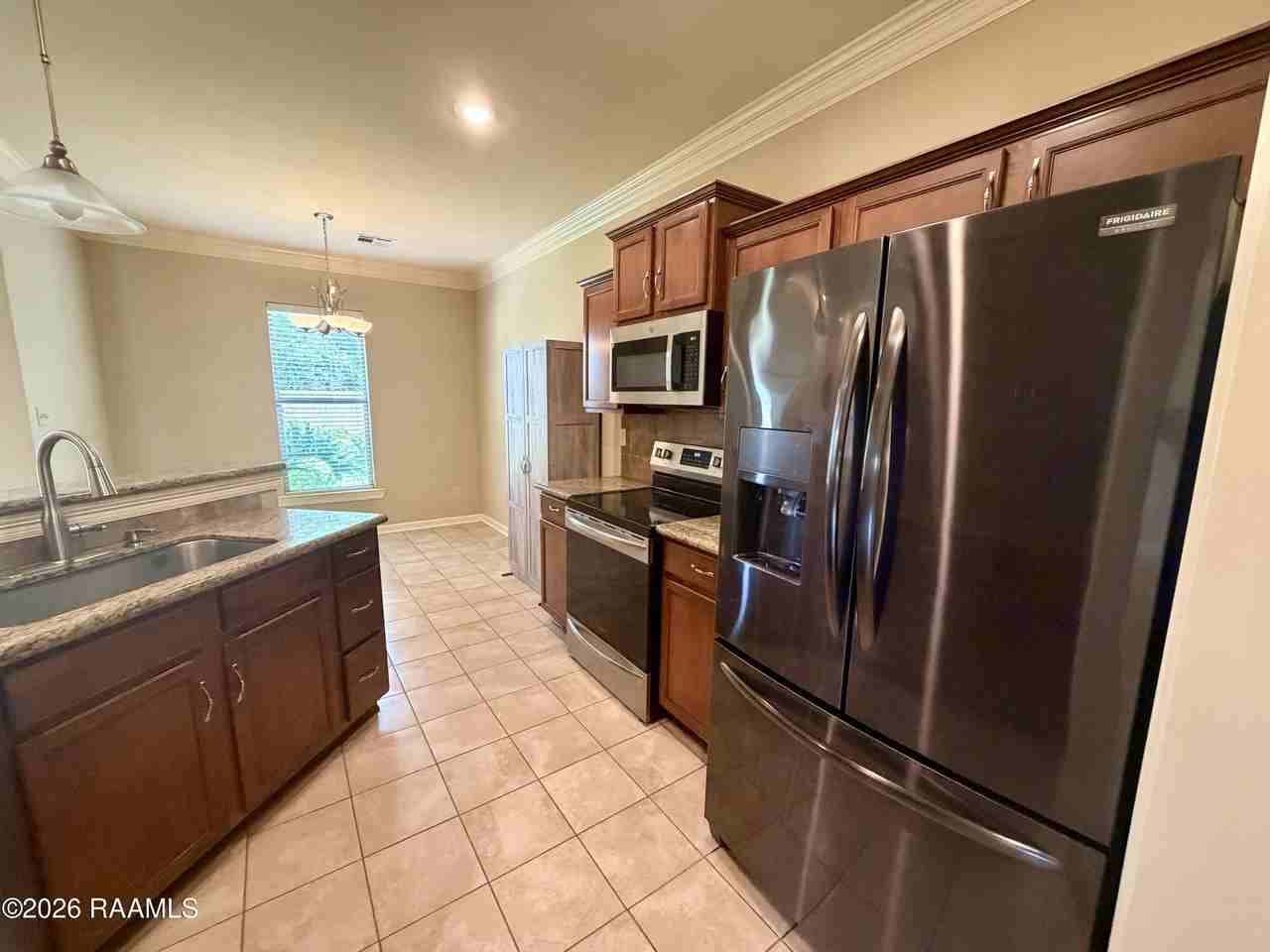 212 Chevalier Blvd - Photo 5 of 17