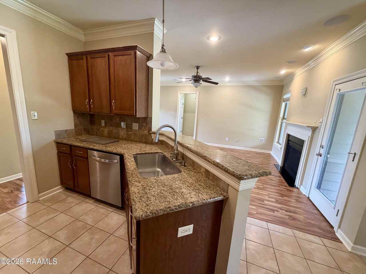 212 Chevalier Blvd - Photo 6 of 17