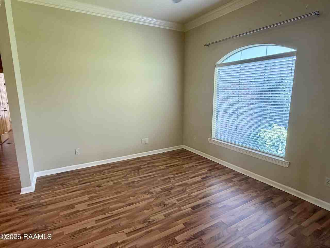 212 Chevalier Blvd - Photo 7 of 17