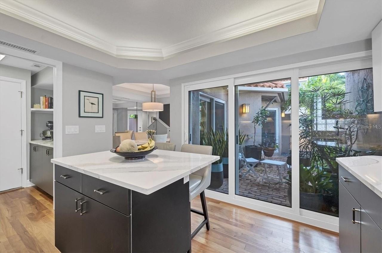 200 Cocoanut Ave #7 - Photo 4 of 31