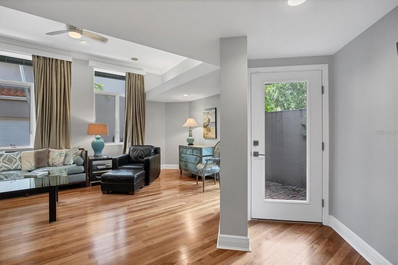 200 Cocoanut Ave #7 - Photo 6 of 31