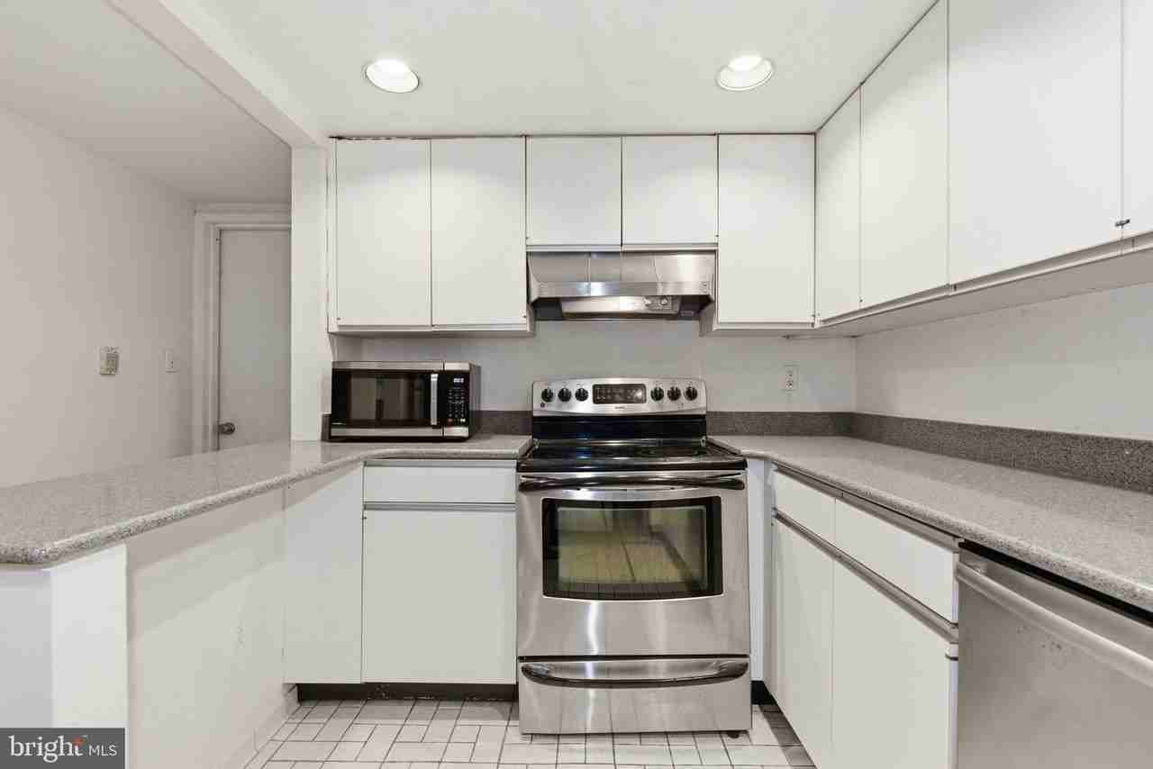 308 E Capitol St Ne #11 - Photo 6 of 34