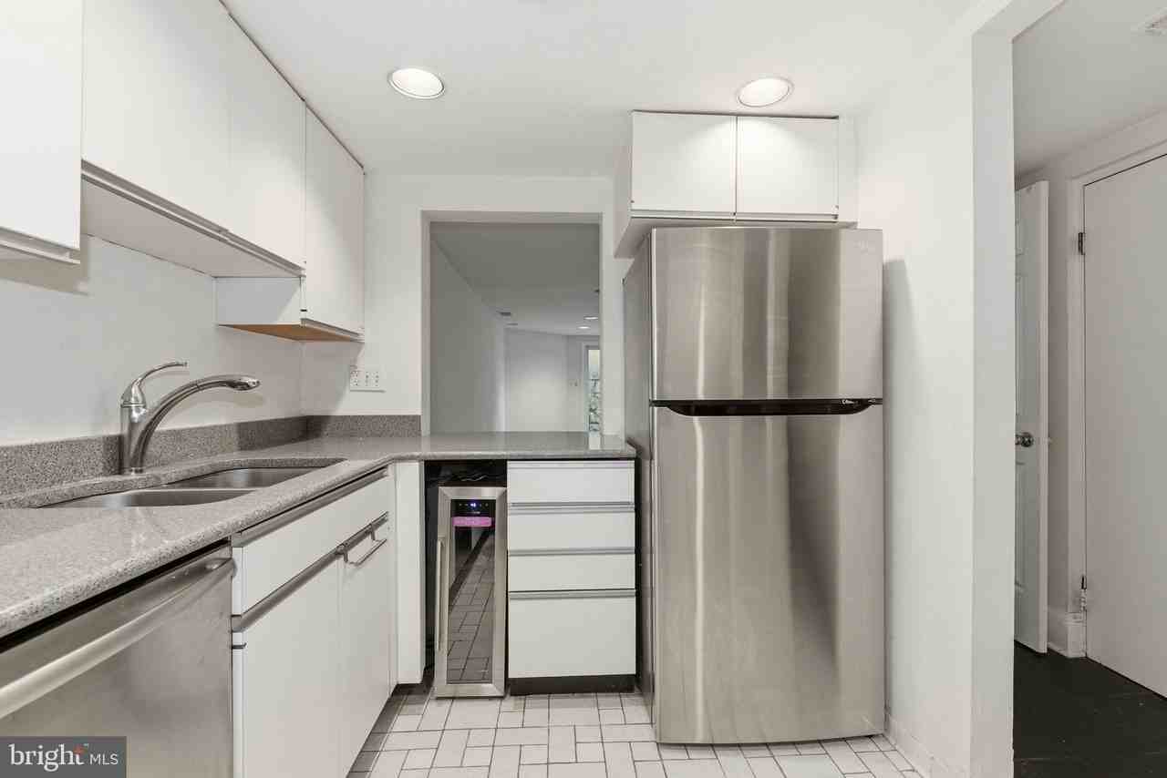 308 E Capitol St Ne #11 - Photo 7 of 34
