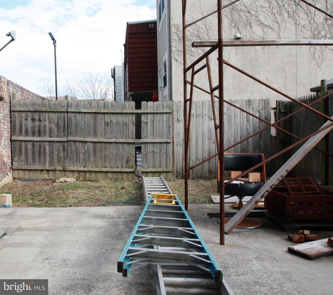 1233 S Broad St #1R - Photo 7 of 10