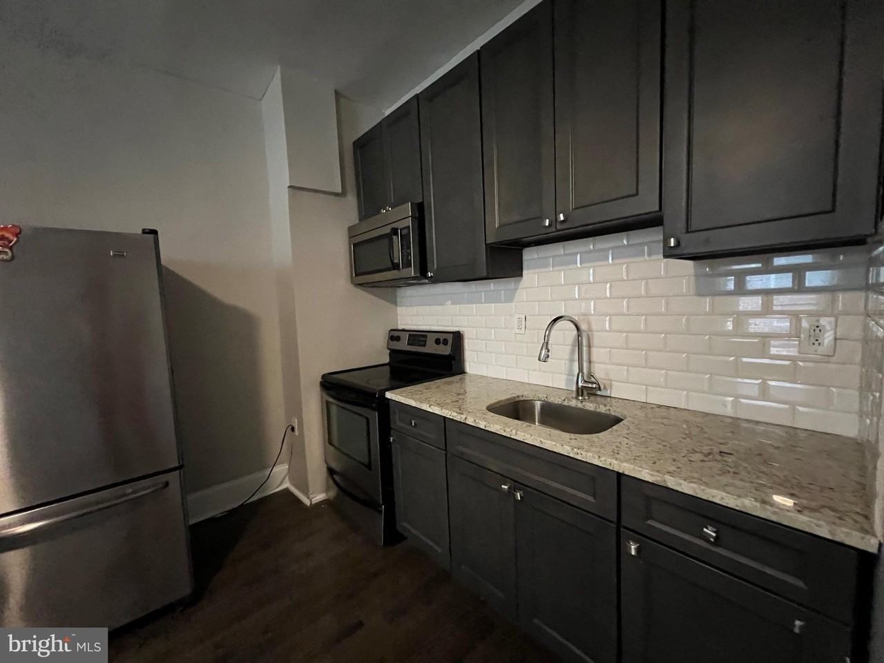 521 S 41st St #1R - Photo 3 of 13