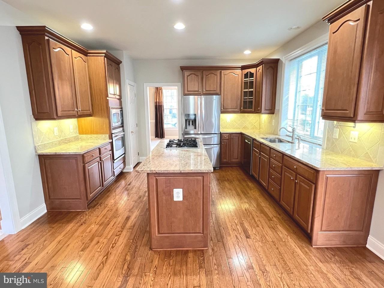 5920 Interlachen Ct - Photo 4 of 50