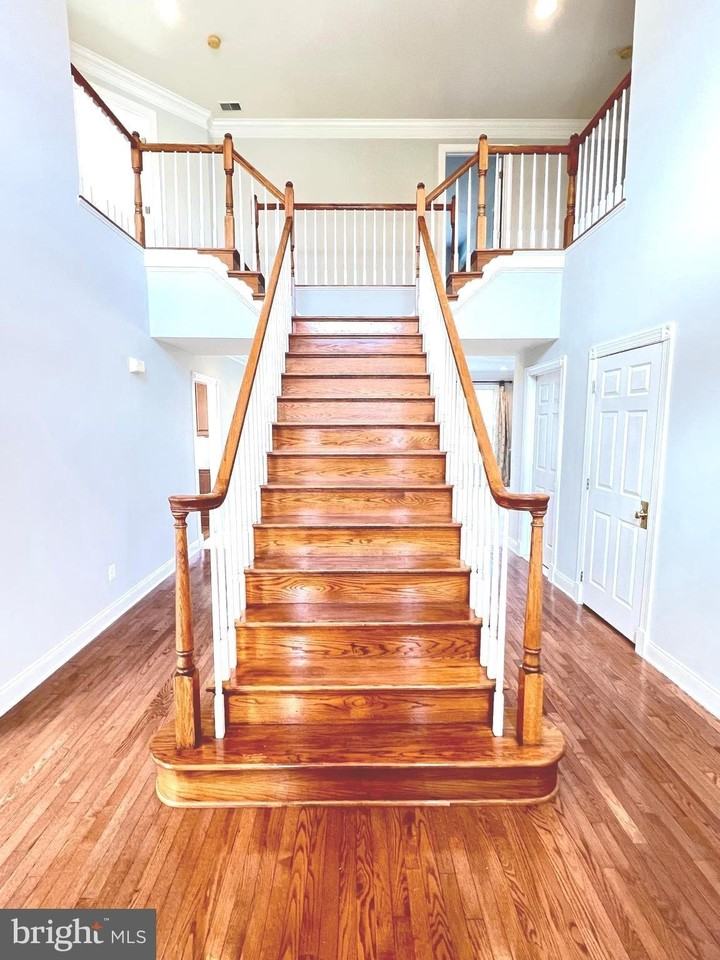 5920 Interlachen Ct - Photo 6 of 50