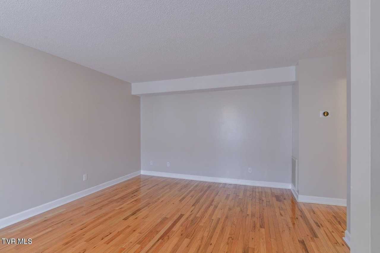 2503 E Lakeview Dr #13 - Photo 4 of 20