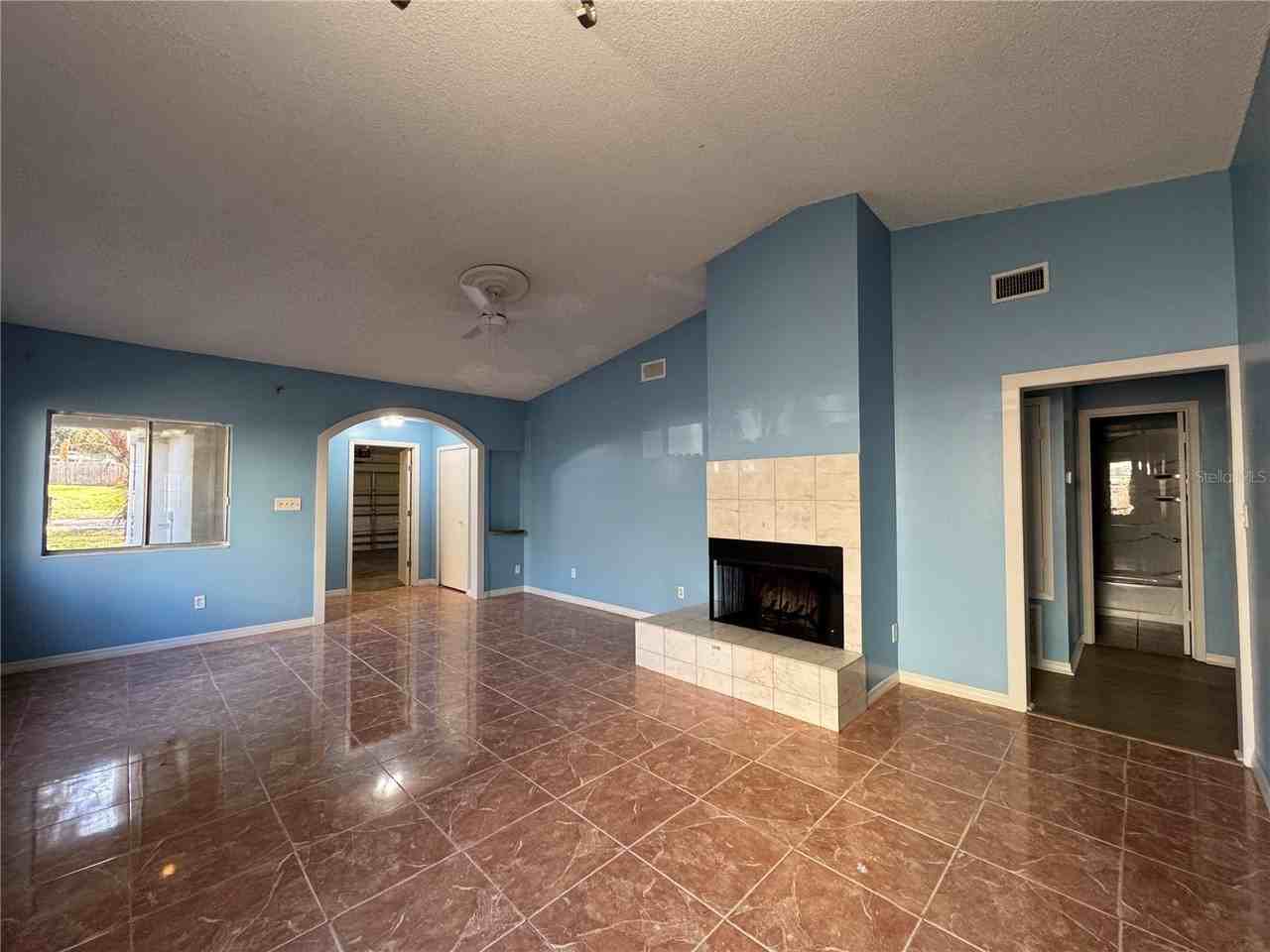 7237 Harbor Heights Cir - Photo 4 of 23