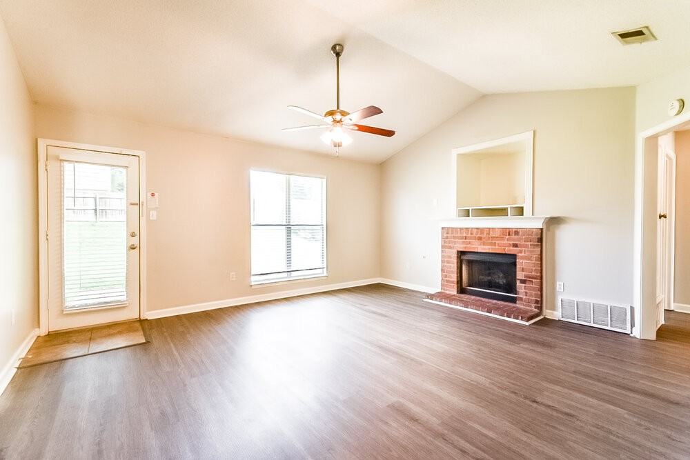 7845 Sarah Ann Dr S - Photo 3 of 16
