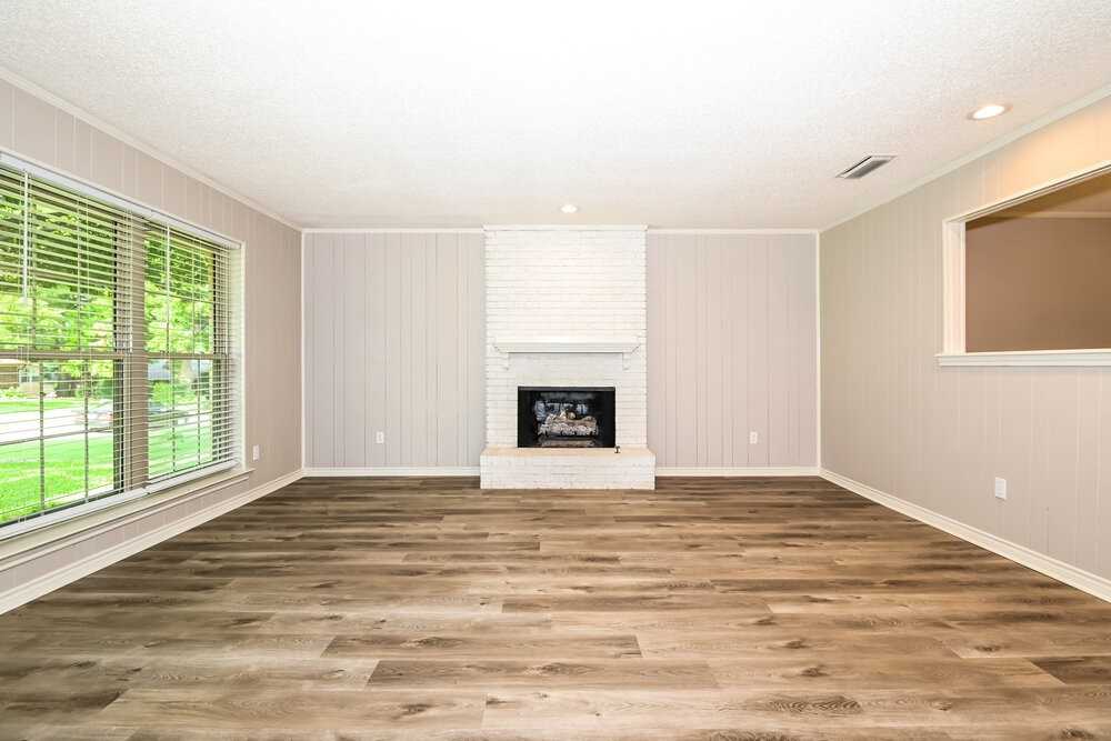 708 Village Green Dr - Photo 3 of 16