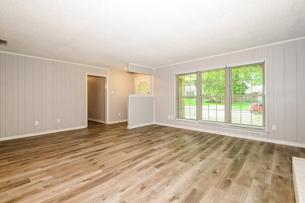 708 Village Green Dr - Photo 4 of 16