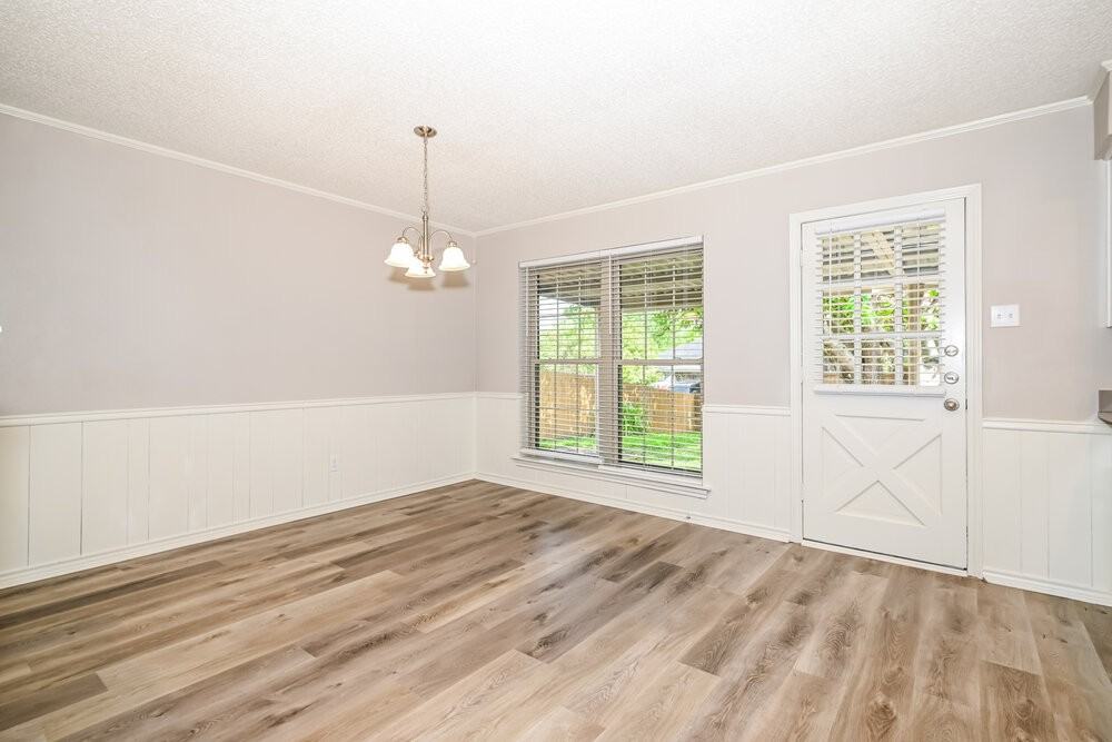 708 Village Green Dr - Photo 5 of 16