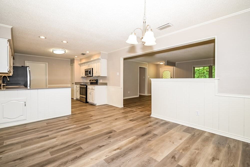 708 Village Green Dr - Photo 6 of 16